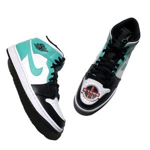 Air Jordan 1 Mid Igloo